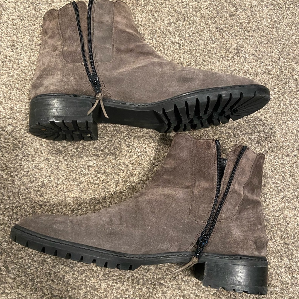 EUC Stuart Weitzman gray Chelsea ankle boots